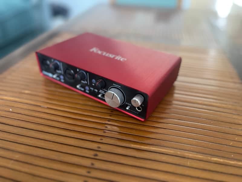 Focusrite Scarlett 2i4 2nd Gen USB Audio Interface 2016 - 2018 - Red / Black