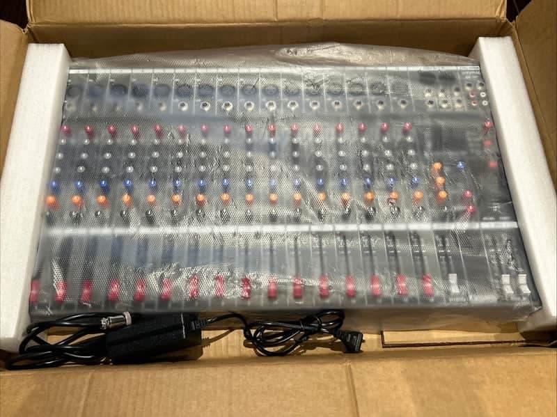 Weymic 16-Channel Audio Mixing Console w/ USB, Bluetooth & DSP Effects