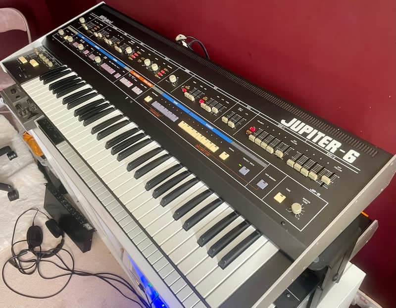 Roland Jupiter 6 61-Key Synthesizer