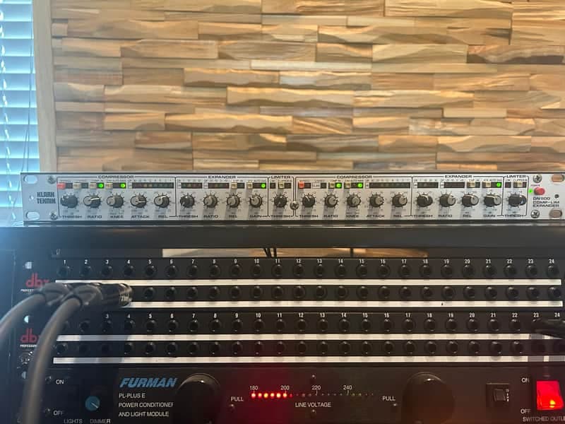Klark Teknik DN 500 stereo Compressor Limiter Expander
