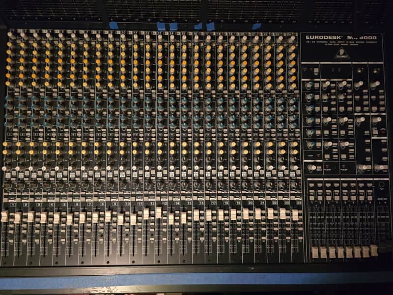 Behringer Eurodesk 24/48 channel MX 9000