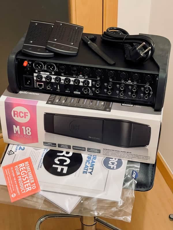 RCF M18 Digital Wireless Mixer with Integrated Effects and extra rubber bumpers - Original Box / MINT
