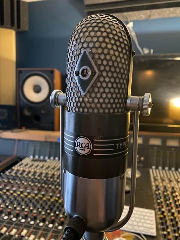 RCA 77-DX Ribbon Microphone 1960s - Silver / Red Badge