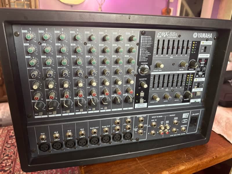Yamaha EMX 88s - Black