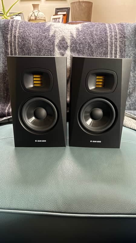 ADAM Audio T5V Don't know maybe 2015 - Black