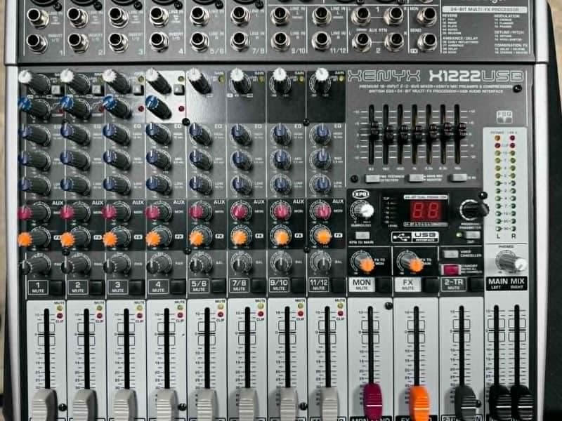 Behringer Xenyx X1222USB 12-Input Mixer with USB and Effects 2010 - Present - Standard