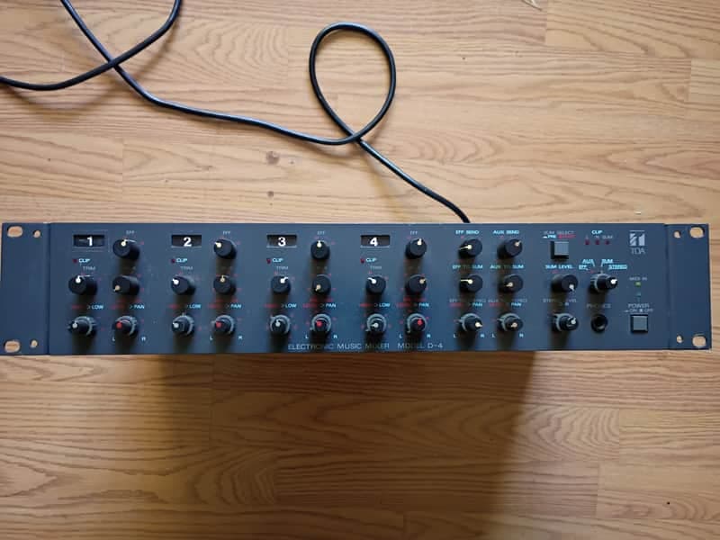 TOA D-4 Rackmount Mixer Vintage