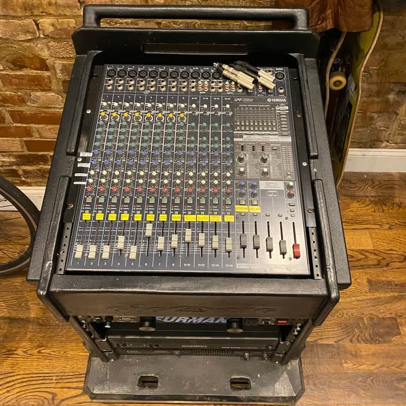 Yamaha EMX5016CF 16 Channel 500-Watt Powered Analog Mixer 2010s - Gray