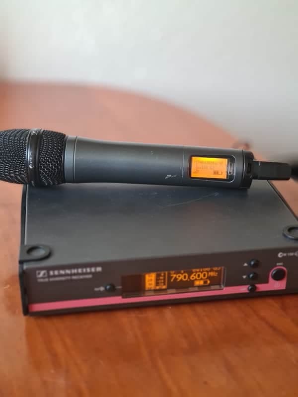 Sennheiser Sennheiser EM100 G3 True Diversity Receiver + SKM100 G3 Handheld Transmitter – 780-822 MHz – Professional Wireless System 🔥