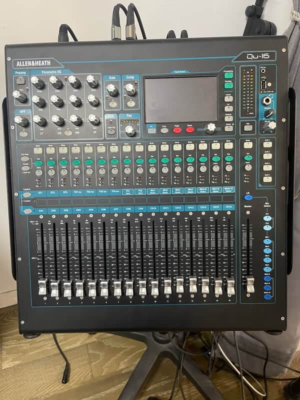 Allen & Heath QU-16 16-Channel Digital Mixer 2013 - Present - Black