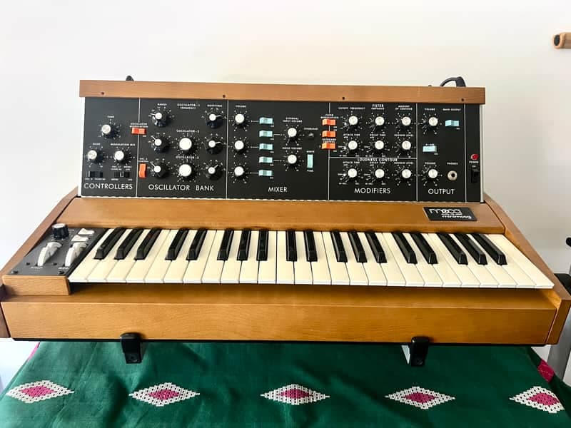 Moog Minimoog Model D Reissue 44-Key Monophonic Synthesizer (2016) 2016 - 2017 - Black / Wood