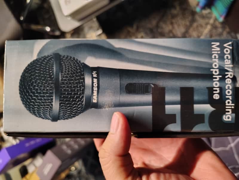 Samson R11 dynamic microphone