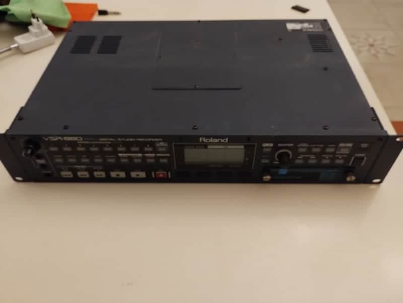 Roland VSR-880 Rackmount Digital Studio Recorder 1999 - 2001 - Blue