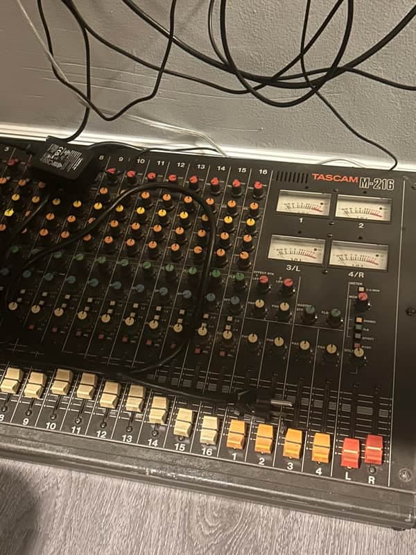 TASCAM M-216 80s - Black