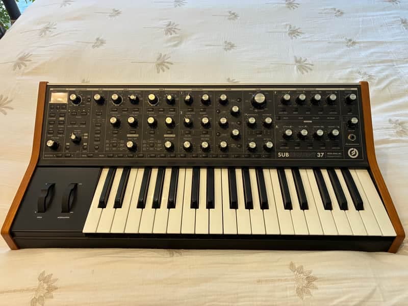 Moog Subsequent 37 Analog Synth 2017 - Present - Black