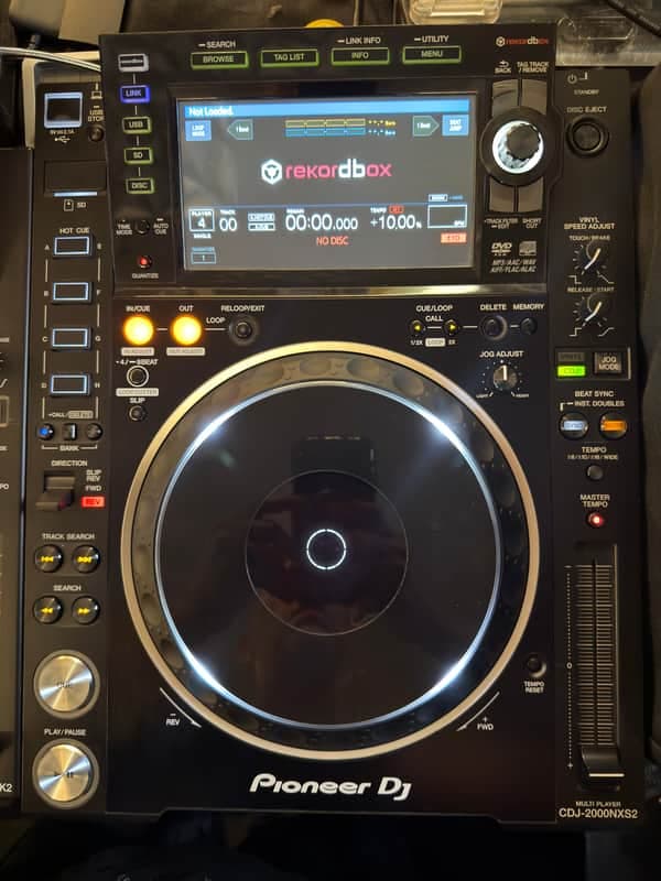 Pioneer CDJ-2000NXS2 Professional Multi Player 2010s - Black + Cover