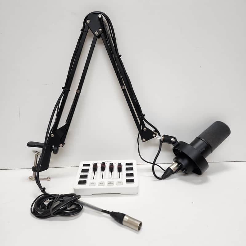 Fifine AmpliGaming 3 SC3 Mixer + Microphone 2020's - White