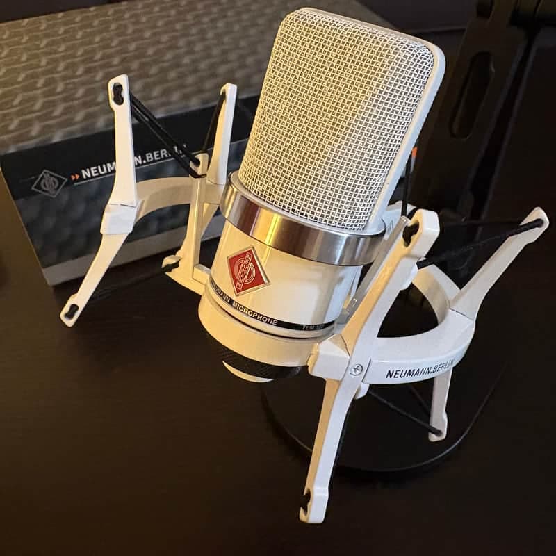 Neumann TLM 102 White Edition