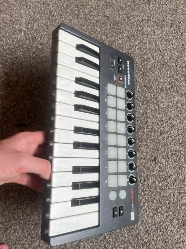 Novation Launchkey Mini MKII MIDI Keyboard Controller 2015 - 2019 - Black