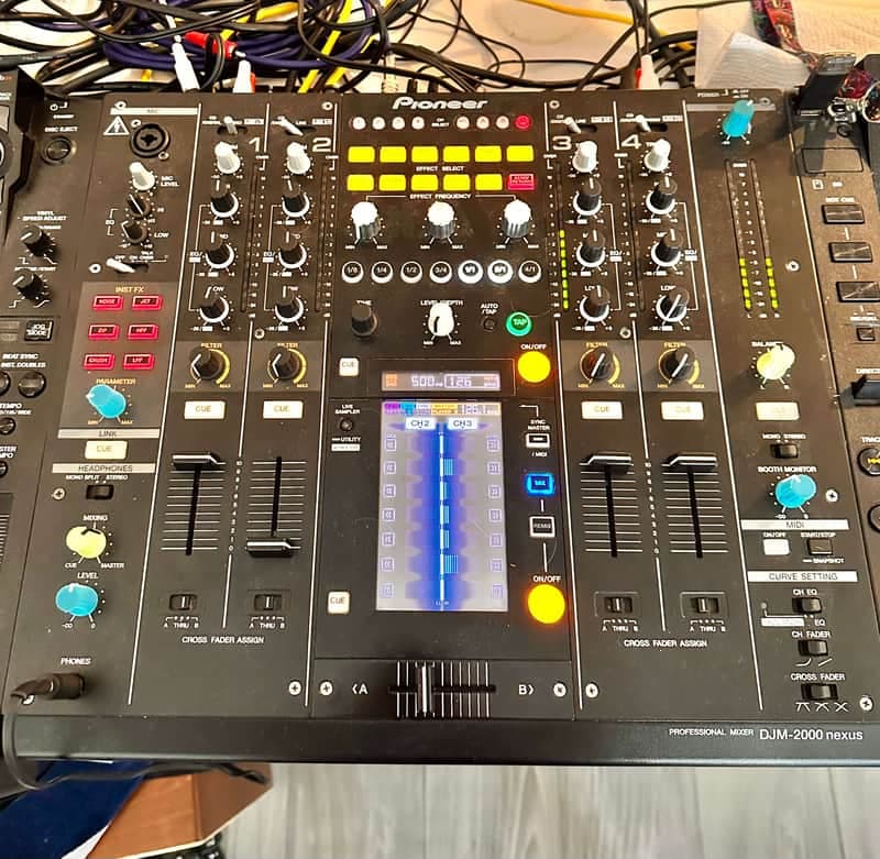 Pioneer DJM-2000NXS 4-channel Linkable DJ Mixer 2010s - Black