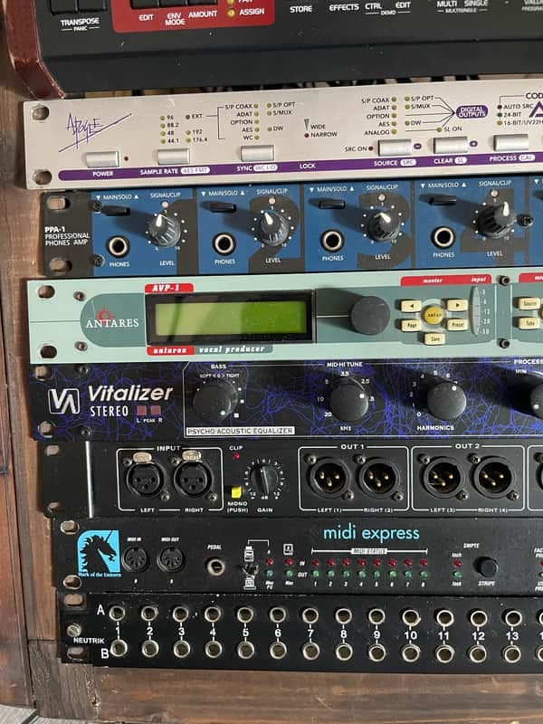 Antares AVP-1 Vocal Producer 2010s - Green