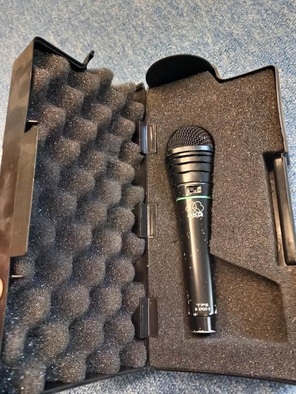 AKG D 3700 S