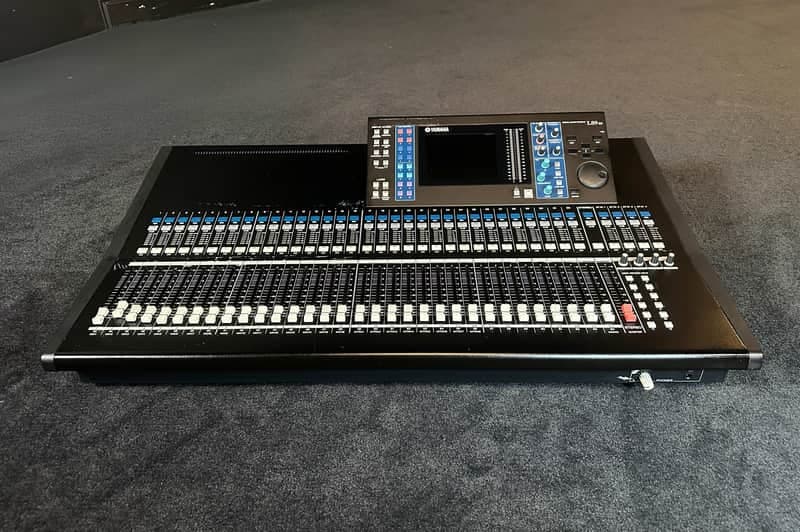 Yamaha LS9-32 Digital Mixer w/ AVIOM & ADAT Cards – Church Owned
