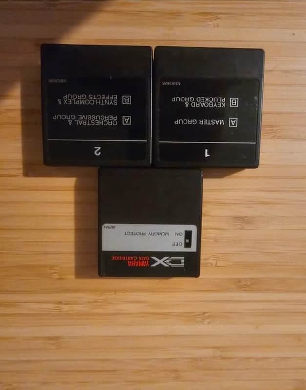 Yamaha DX7 - 2 Cartridges ROM - 1 Official Yamaha DX7 RAM Cartridge Official/Original for Yamaha DX7 Synthesizer 1983 - 1987 - Black