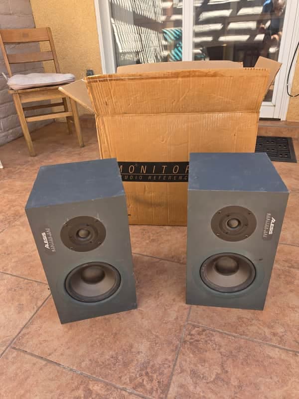 Alesis Pair (2) Monitor One Studio Reference Monitor Speakers mid-90s - grey