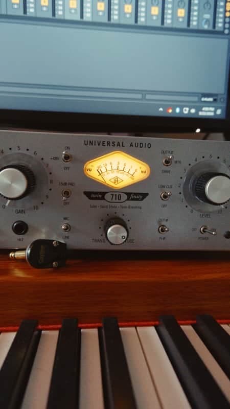 Universal Audio 710 Twin-Finity Microphone Preamp 2009 - Present - Silver