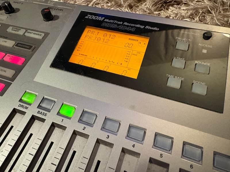 ZOOM MRS-1608CD 16-Track Portable Digital Recorder