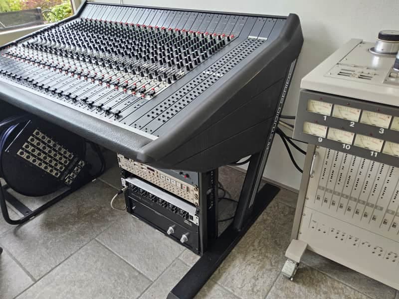 D&R Series 4000 24-Channel In-Line Mixer 1989