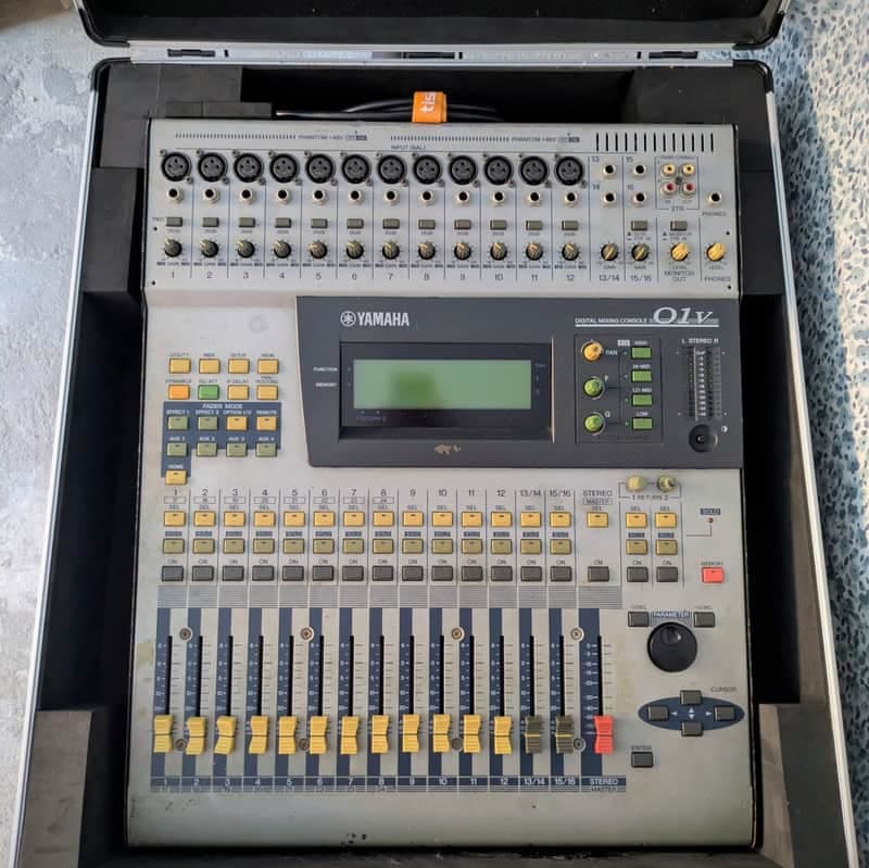Yamaha 01V with flight case