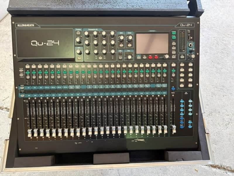 Allen & Heath QU-24 24-Channel Digital Mixer 2014 - Present - Black