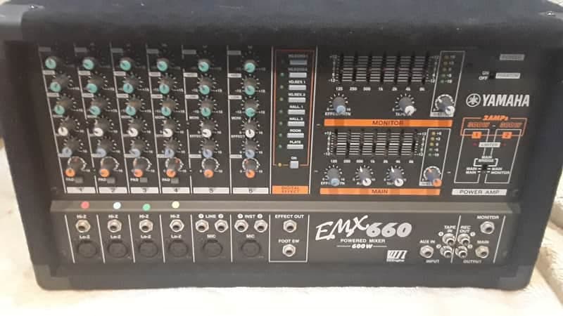 Yamaha EMX 660 600 Watt PA/Mixer - Black Carpet