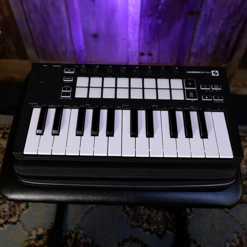 Novation Launchkey 25 MKIII MIDI Keyboard Controller 2020 - Present - Black with Carrying Case