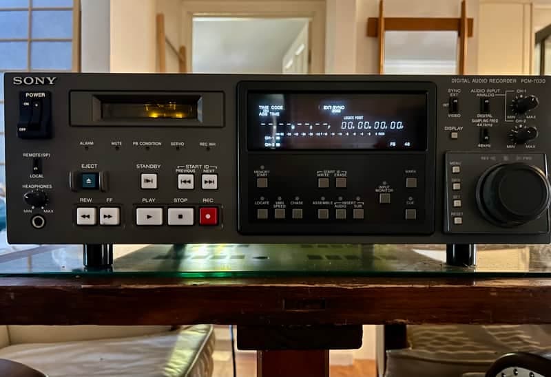 SONY DAT PCM-7030 PROFESSIONAL DIGITAL AUDIO TAPE RECORDER WITH TIME CODE - EXCELLENT CONDITION - LOW HOURS!