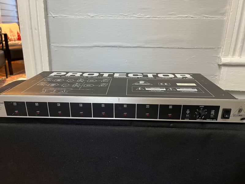 Behringer MDX1800 Protector