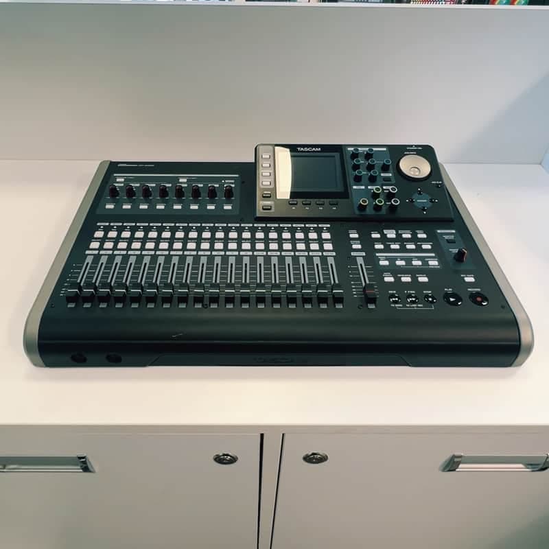 TASCAM DP-24SD 24-track Digital Portastudio 2015 - Present - Black