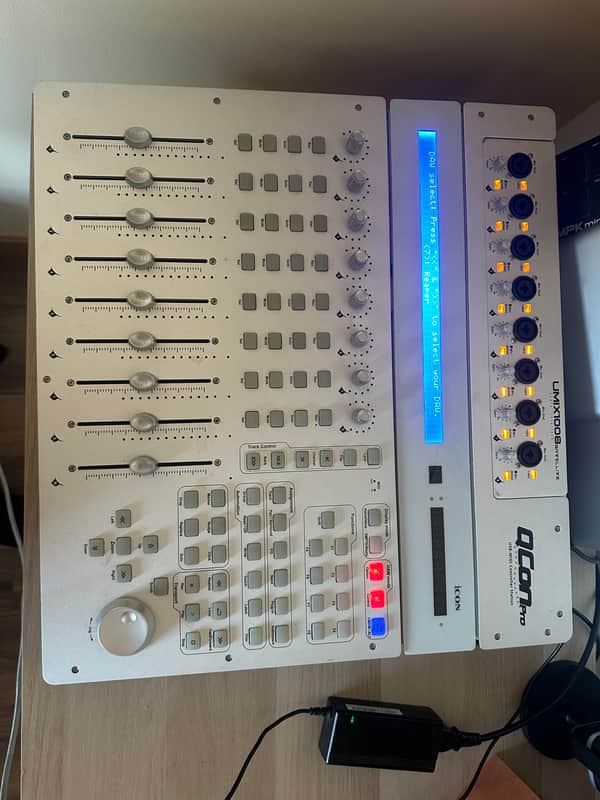 Icon QCon Pro Daw Controller + UMIX1008 Satellite interface