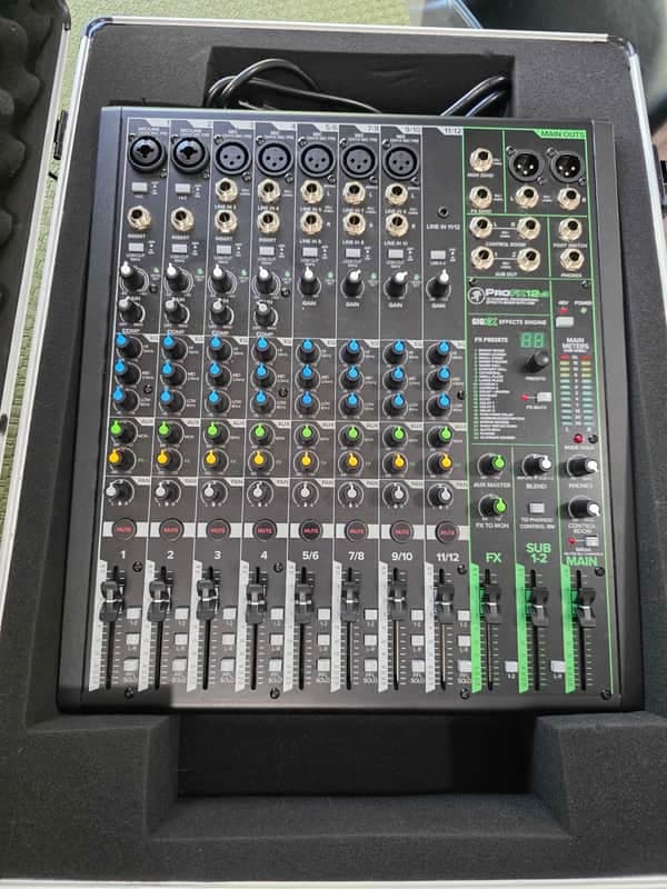 Mackie ProFX12v3 12-Channel Effects Mixer 2020 - Present - Dark Gray