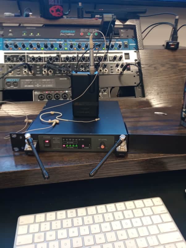 Audio Technica ATW-R14 Wireless w/ ATW-T51, ear worn lavalier and rack ears