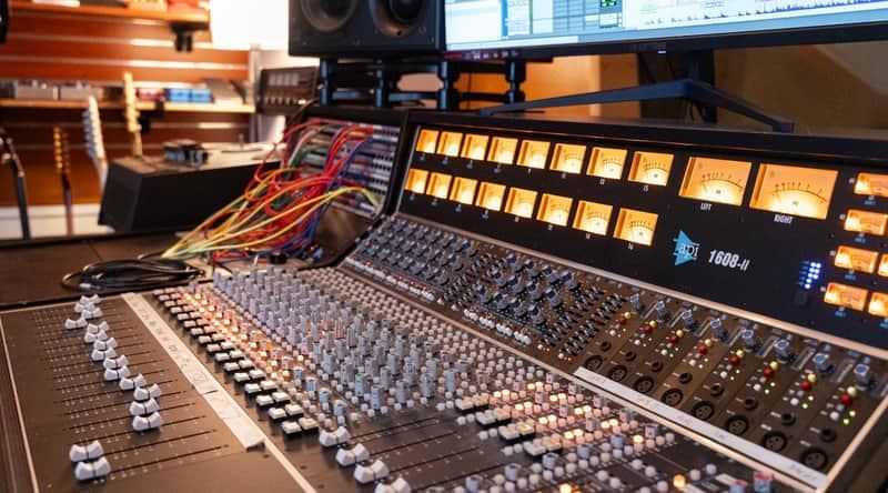 Api 1608-II with custom Buso Desk