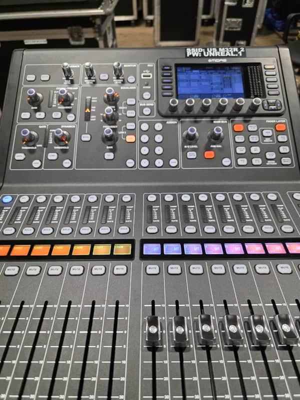 Midas M32R LIVE Digital Mixing Console 2018 With Case