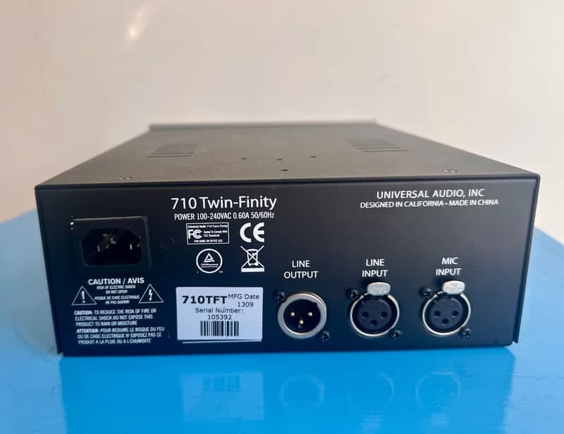 Universal Audio Universal Audio 710 Twin-Finity Single Channel Tube & Solid State Mic Pre / DI 2010s - silver
