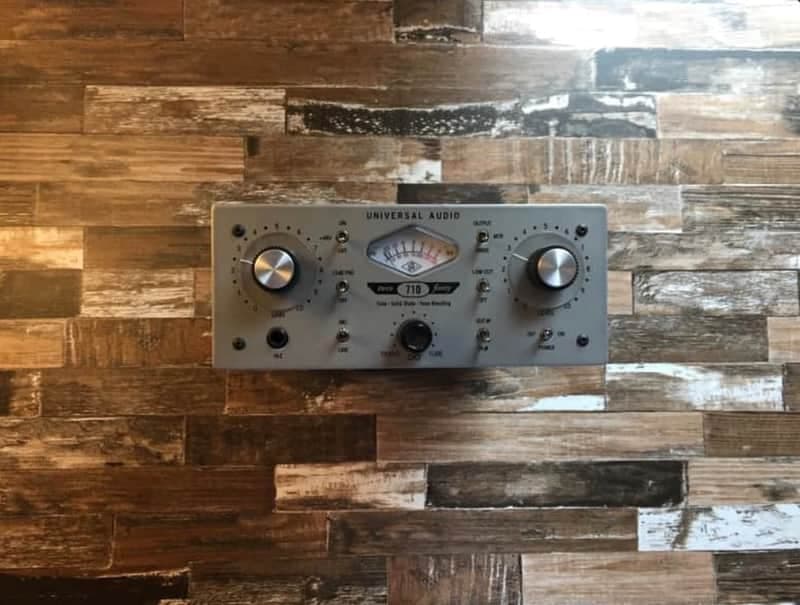 Universal Audio 710 Twin-Finity Microphone Preamp 2000s Silver