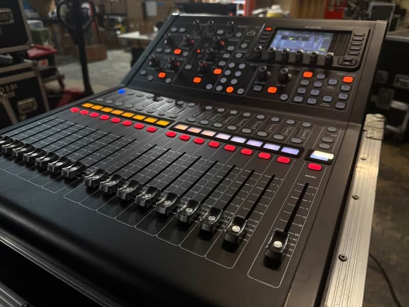 Midas M32R LIVE Digital Mixing Console 2018 - Present - Black