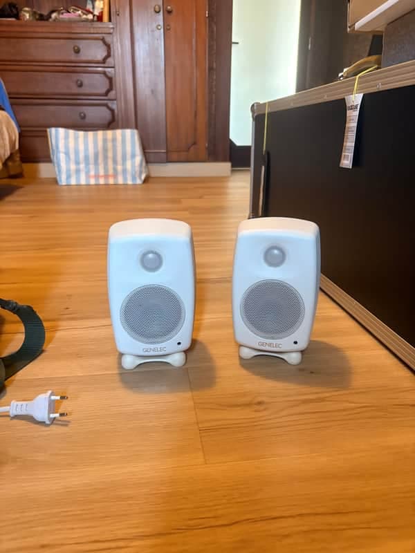 Genelec 6010a WHITE PAIR