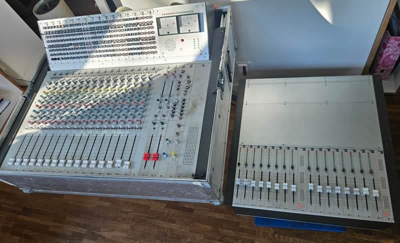 EMT A100 16:2 + 16 x Matrix bridge + 16 ch output desk