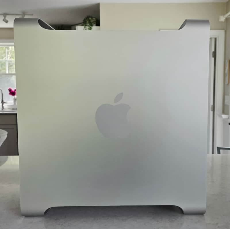Apple Mac Pro Mid 2010 - Silver